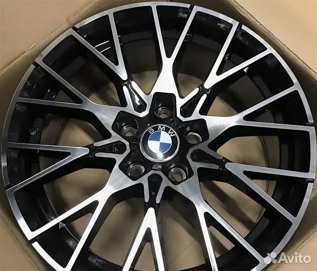 BMW 813 M Стиль R18 новые