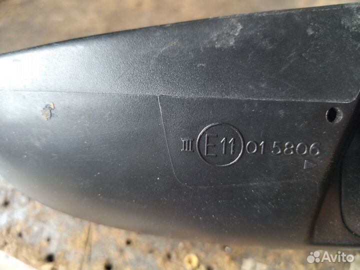 Боковое зеркало