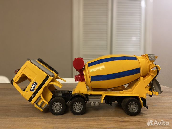 Развивающий автомобиль - бетономешалка