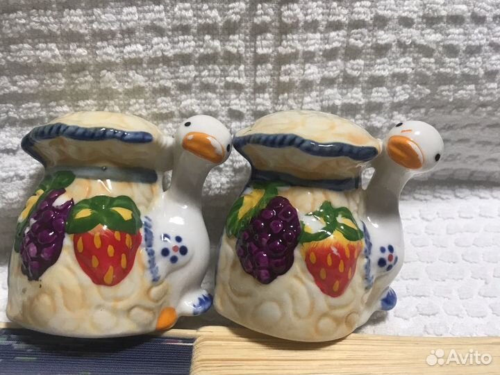 Кувшин, маслёнка, набор для специй, чашка, блюдце