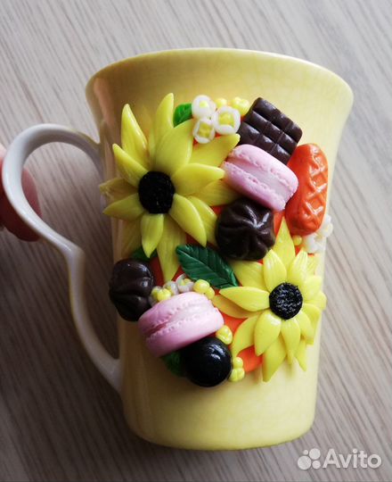 Кружка с декором из полимерной глины