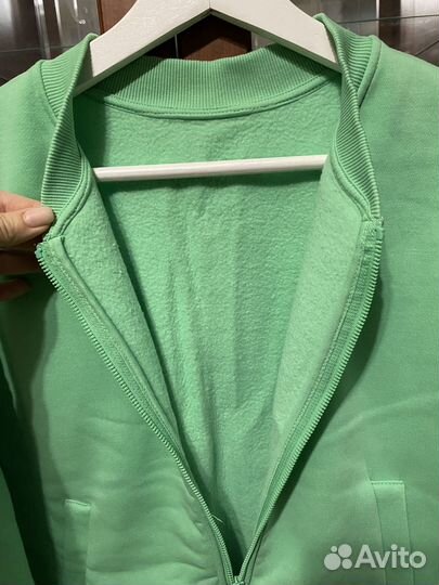 Бомбер утепленный женский