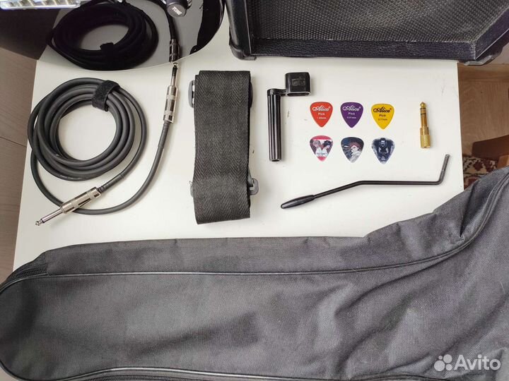 Электрогитара Yamaha ERG 121 + комб Yamaha 15 вт+