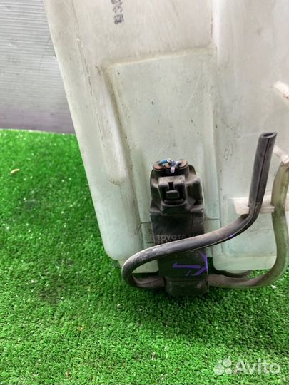 Бачок стеклоомывателя Toyota Ipsum SXM10