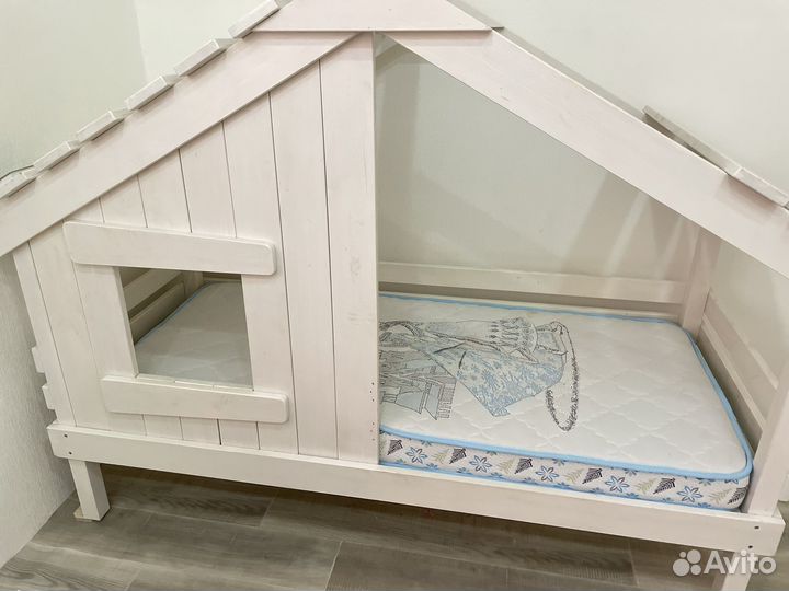 Кровать домик