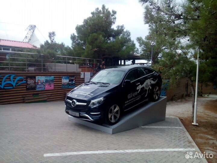 Автомобильный подиум. Сцена