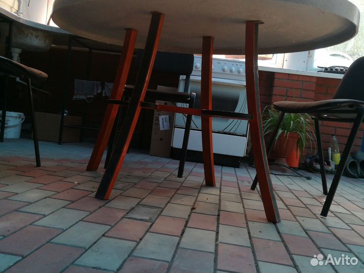 Стол обеденный