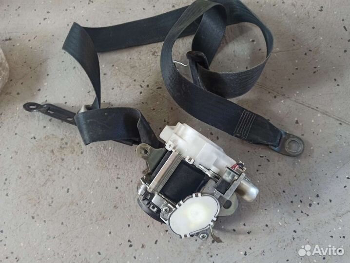 Ремень безопасности передний правый Toyota Land Cr