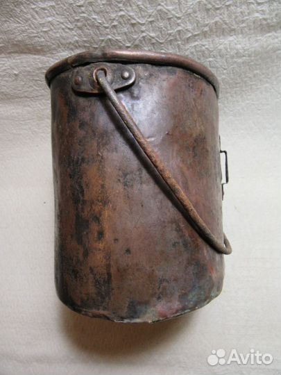 Царский котелок, произведенный в Японии