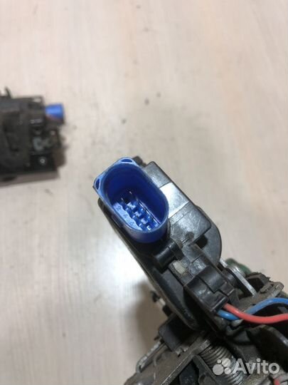 Замок двери передней правой шкода 2