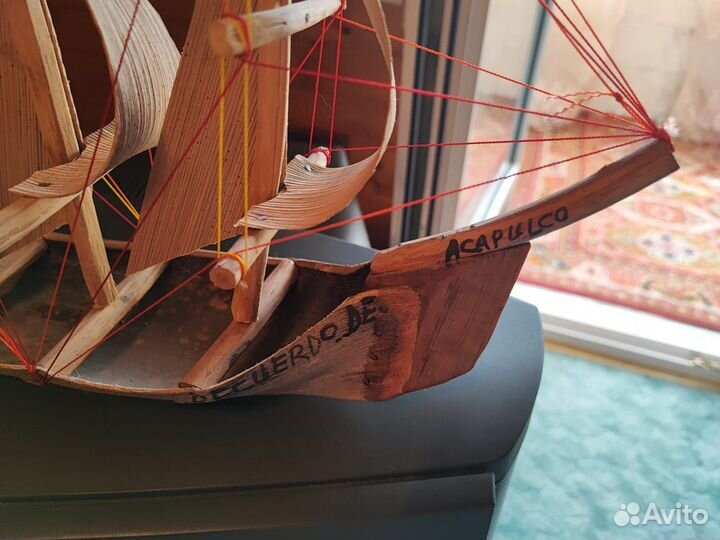 Модель парусника из дерева
