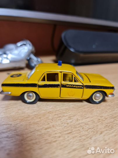Модель автомобиля 1 43 Волга газ24 гаи