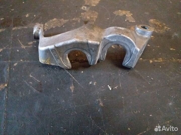 Кронштейн тросов МКПП Пежо 3008