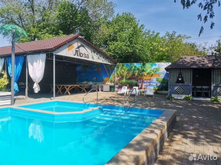 Отдых у бассейна