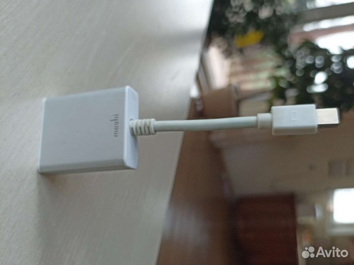 Адаптер Moshi Mini DisplayPort to VGA Adapter