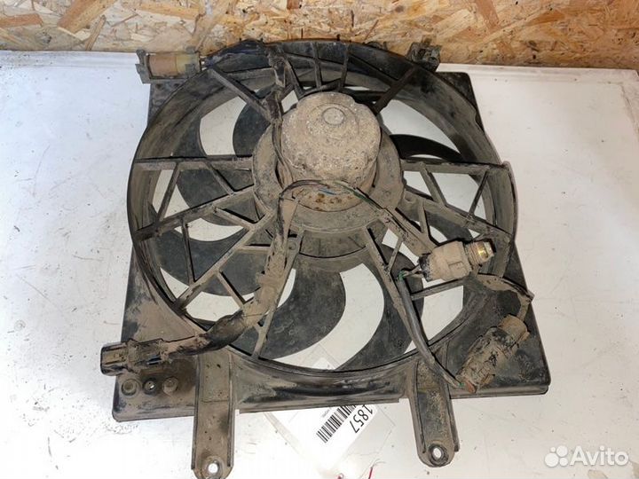 Вентилятор охлаждения радиатора двигателя передний