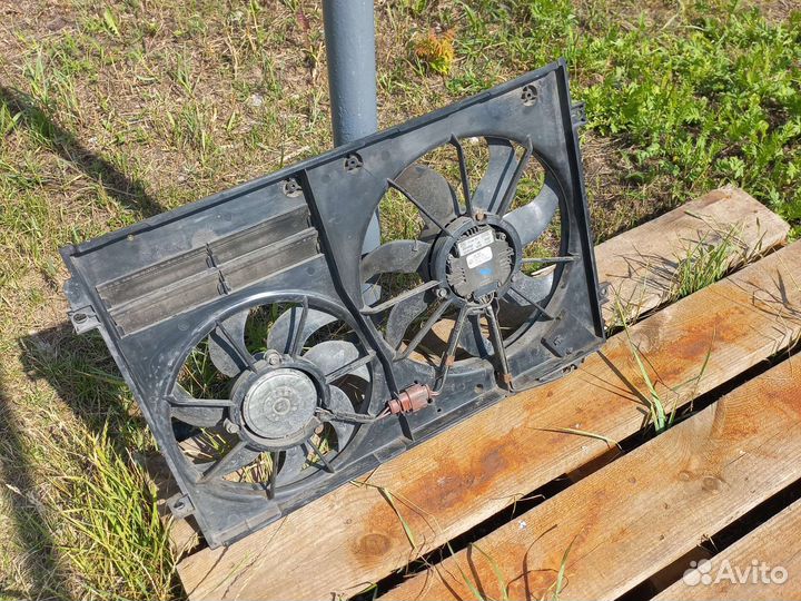 VW Passat B6 диффузор 1K0121223 с вентиляторами