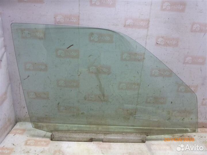 Стекло двери переднее правое Mercedes-Benz 190