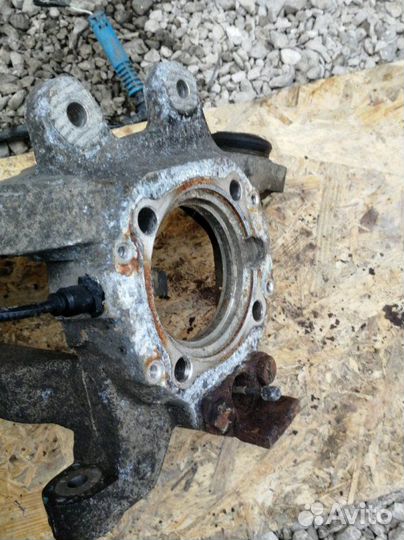 Кулак поворотный задний левый Bmw X5 E53 M57D30