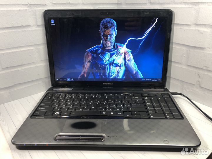 Игровой ноутбук Toshiba 2 видеокарты