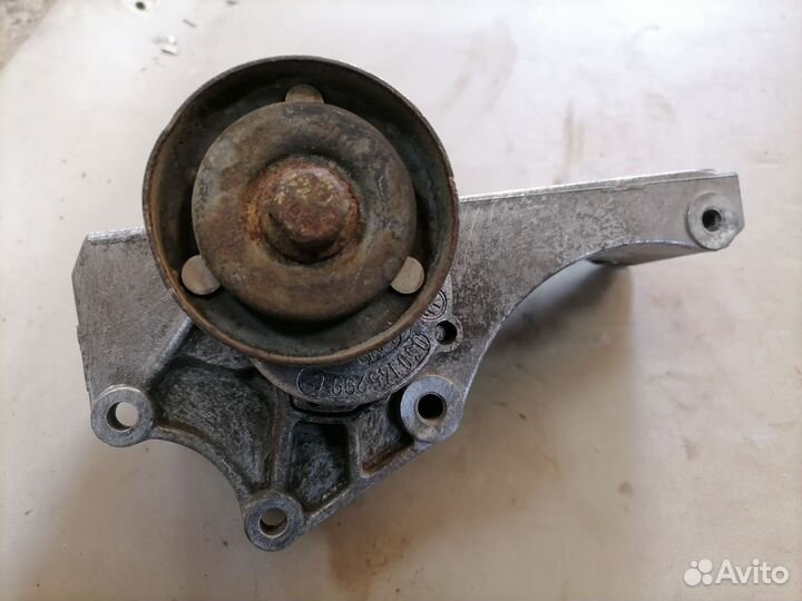 Кронштейн генератора для VW Golf IV/Bora 1997-2005