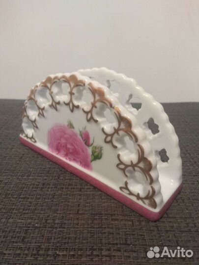 Фарфоровая салфетница