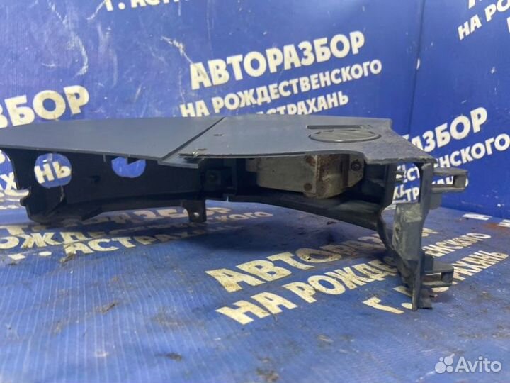 Накладка торпеды. Isuzu Elf грузовой 4BE1 1996