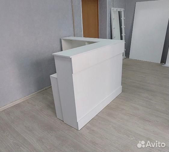 Ресепшн, стойка администратора