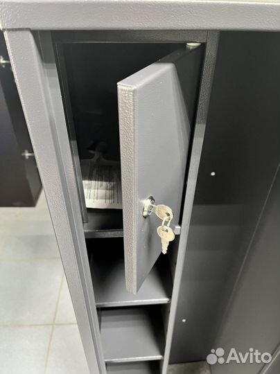 Оружейный сейф на 3-4 ствола