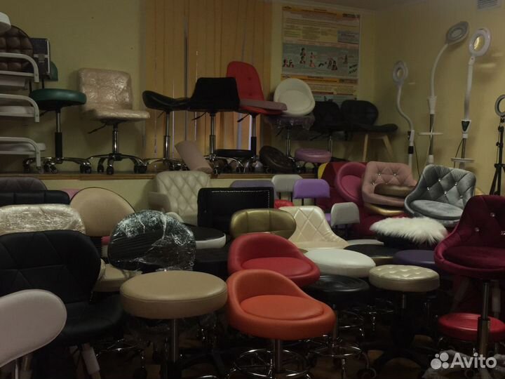 Стул со спинкой красный