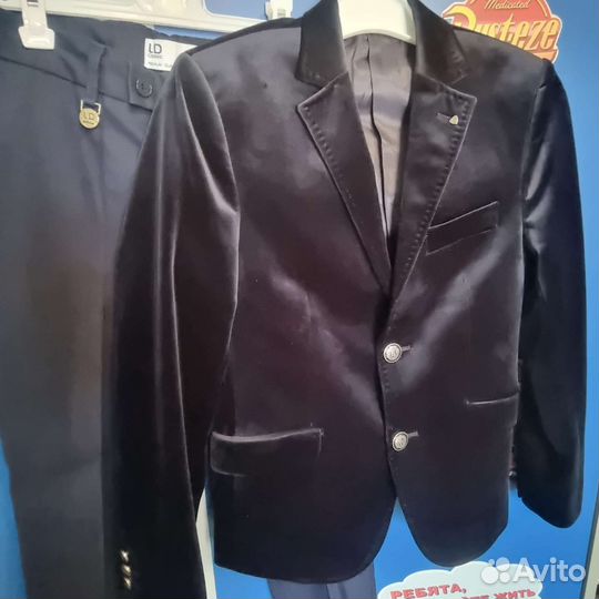 Шикарный костюм для мальчика 140