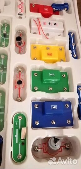 Электронный конструктор и металлический конст