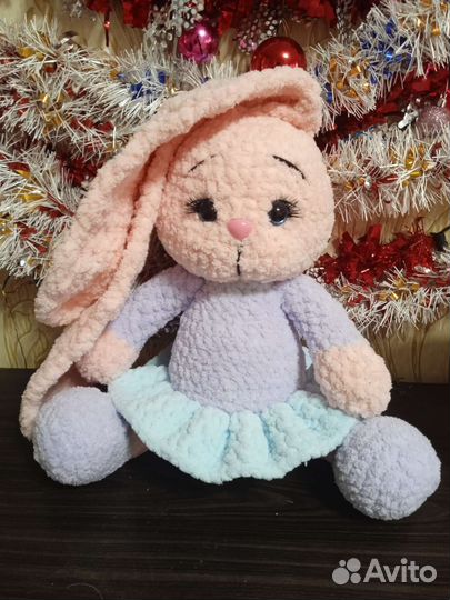 Плюшевый заяц вязаный ручной работы