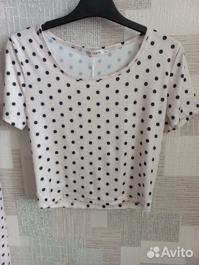 Летний женский костюм белый в горошек