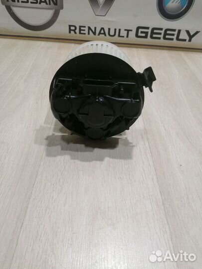 Вентилятор мотор печки отопителя Renault sandero
