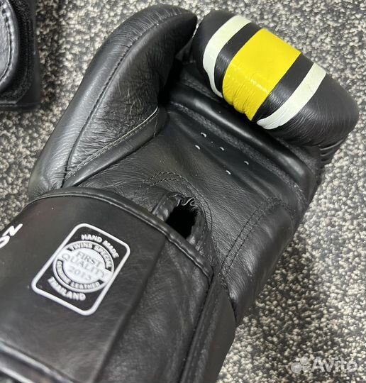 Комплект щитки + боксерские перчатки Twins special