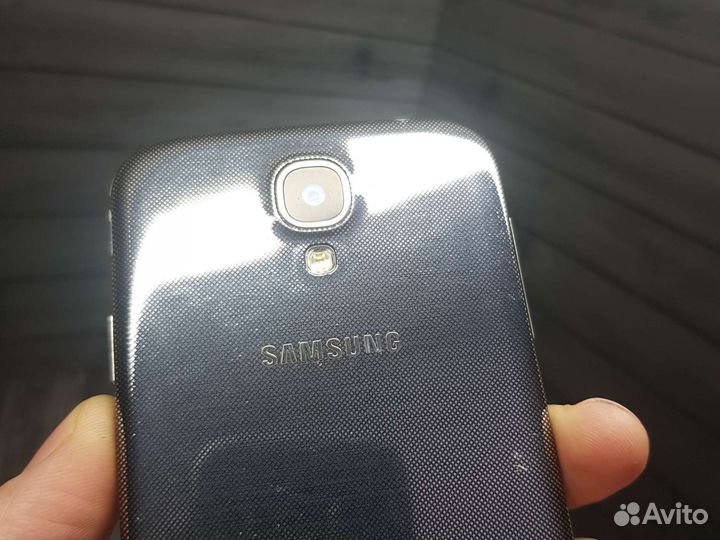 Samsung S4 i9500 трещины на экране