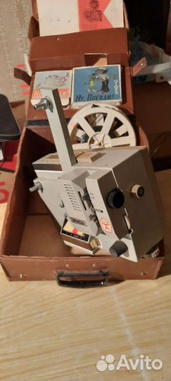 Кинопроектор СССР в отличном состоянии
