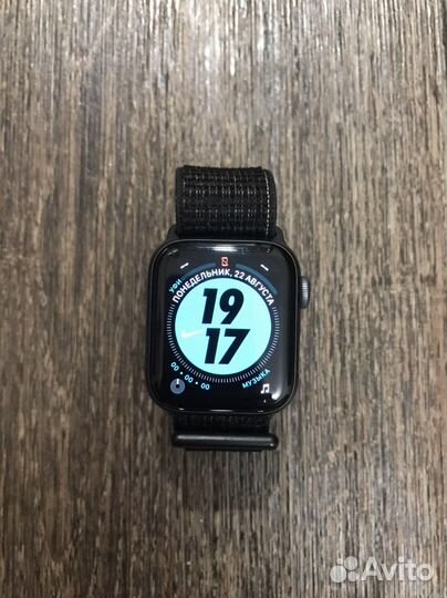 Apple watch 4 40mm +nike