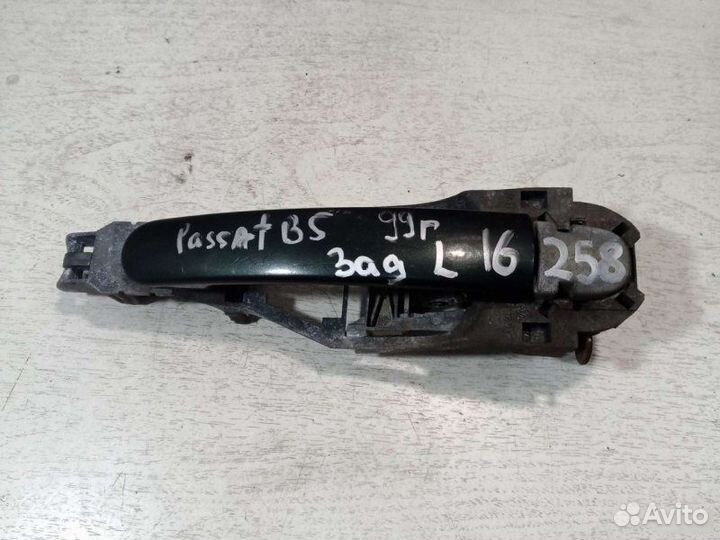 Ручка двери задняя левая Volkswagen Passat B5