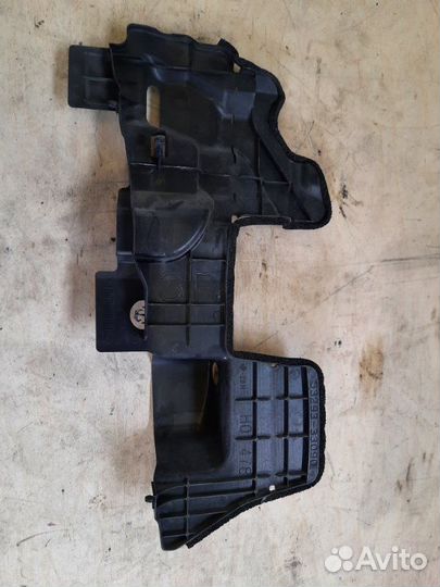 Дефлектор радиатора передний правый Toyota Camry