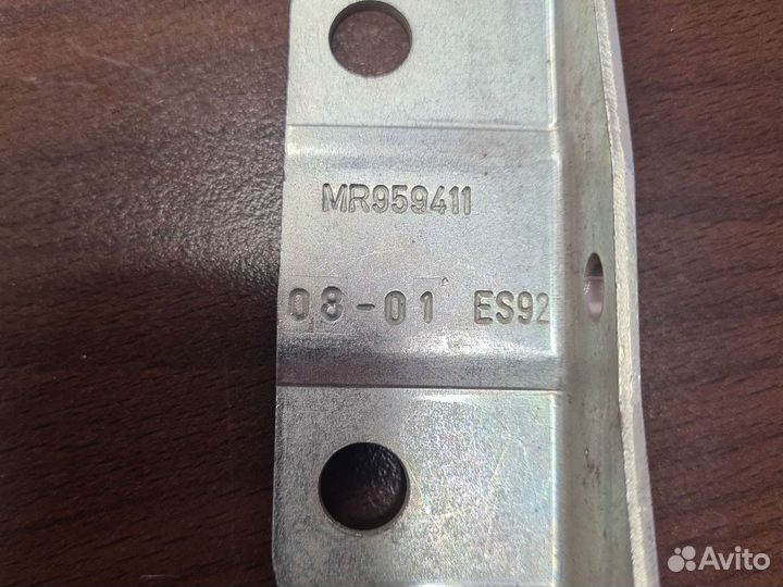 Петля капота левая mitsubishi colt (Z3) (2004)