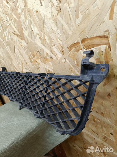 Решетка переднего бампера Suzuki Grand Vitara 2