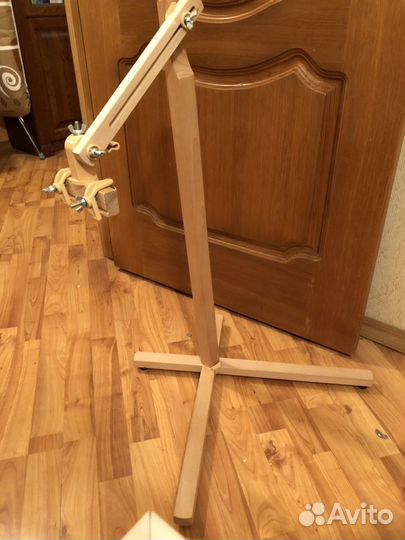 Подставка под пяльцы для вышивания