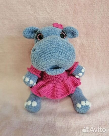 Вязаный бегемот ручной работы