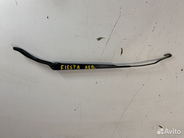 Ford Fiesta mk5 поводок дворника стеклоочистителя
