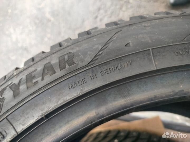 Goodyear UltraGrip Arctic 2 SUV 255/45 R20 105T