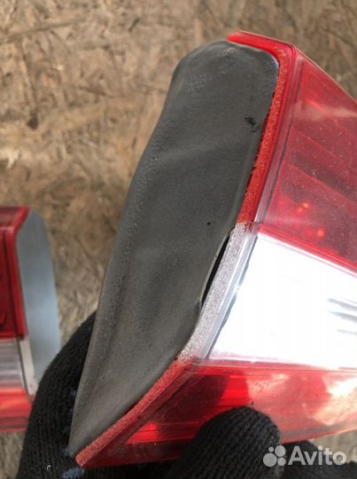 Фонарь задний внутренний Kia Rio хэтчбек