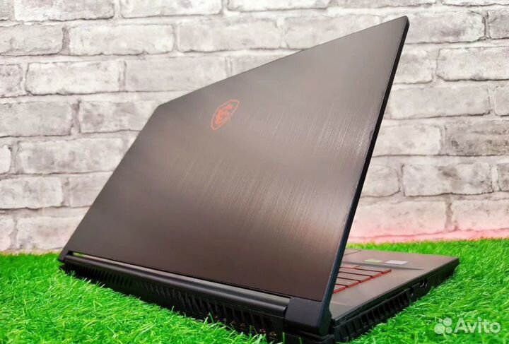 144GHz MSI i5 9300H / RTX 2060 / RAM 16 /SSD 256