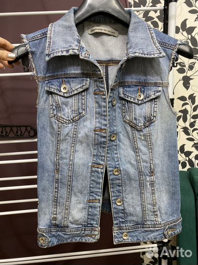Жилетка джинсовая Stradivarius s